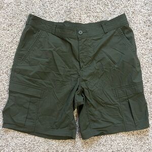 REI men’s green cargo shorts